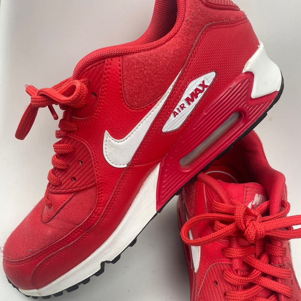 - ✅ NIKE AIRMAX USED SIZE 11 womens